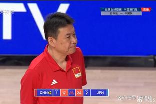 Người truyền thông: MC Tứ Xuyên lấy chuyện mở nhạc ra lăng xê là không đúng để bóng rổ ở trên sân!